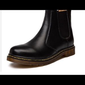 NWOT Men’s Chelsea Boots
